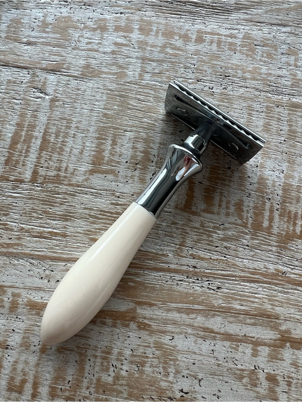 Aesop Double-Edge Razor - Picture 7 of 8